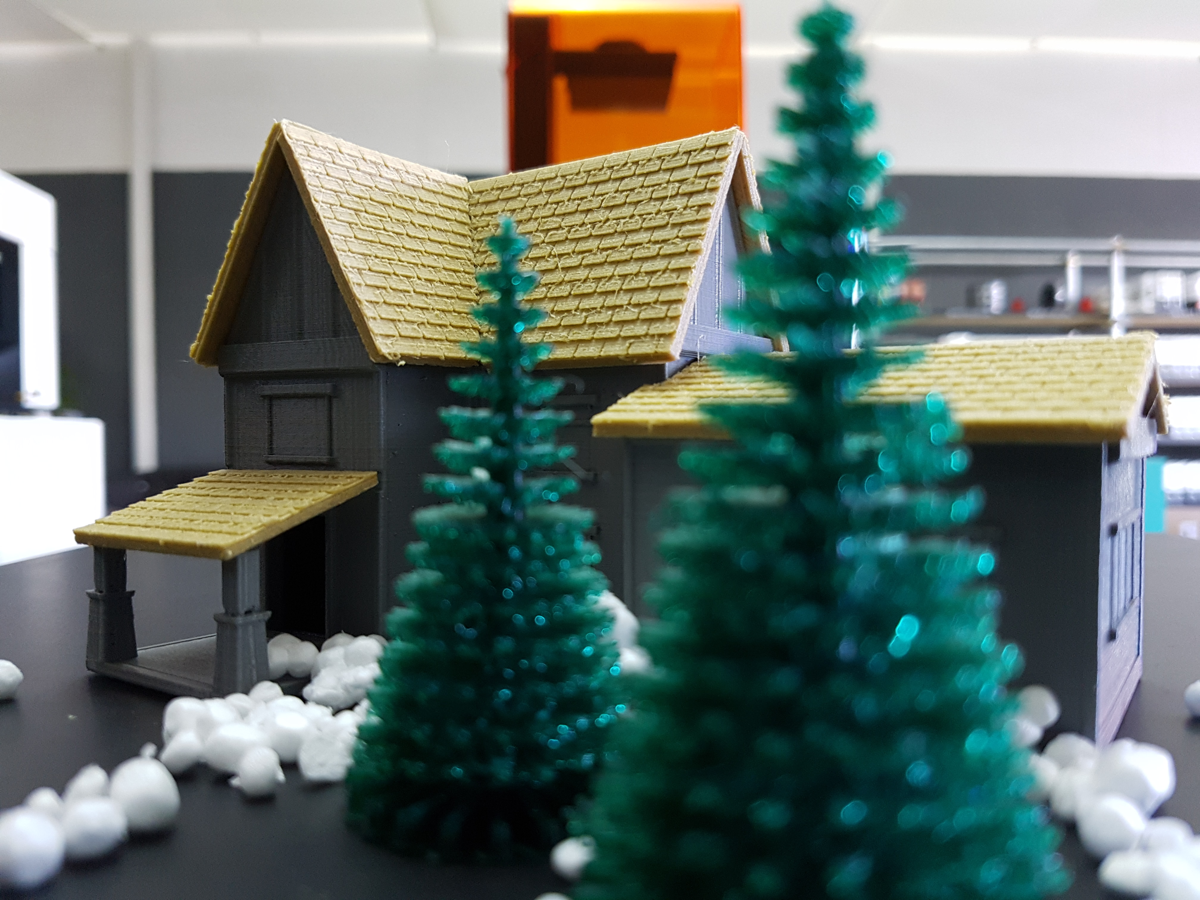 3D printed trees & wooden cabins on Ultimaker